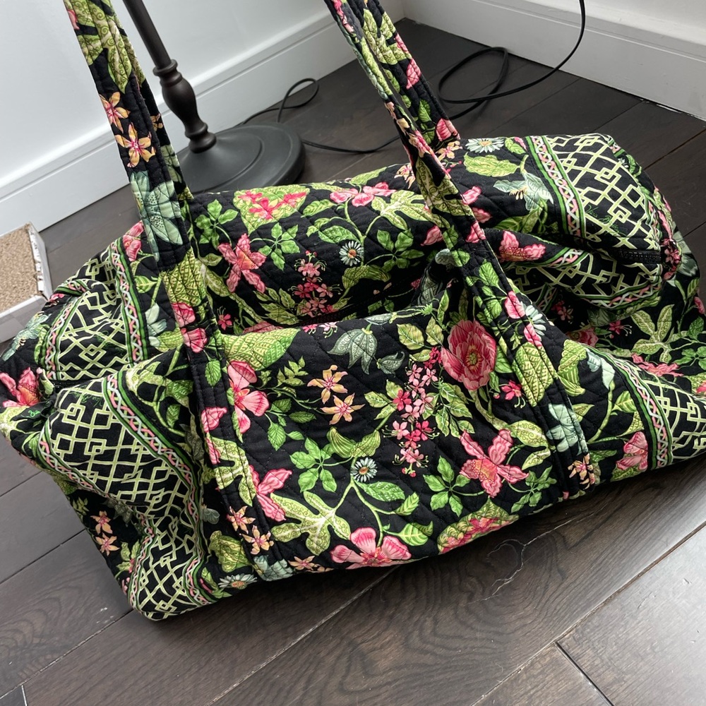 Vera Bradley Black and Green Travel Bag Quilted Design (Large)